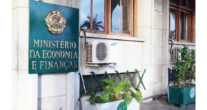 Ministro da Economia e Finanças, Max Tonela