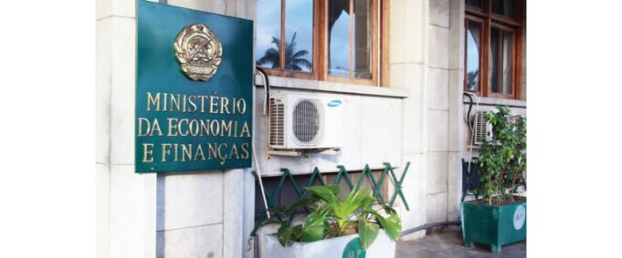 Ministro da Economia e Finanças, Max Tonela